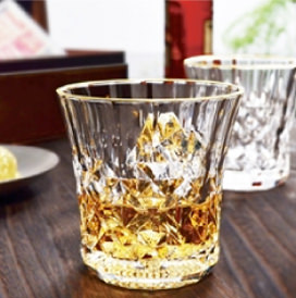 お酒の種類からグラスを選ぶ ウイスキー